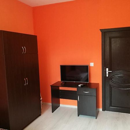 Guest House Karaulanov Elhovo  エクステリア 写真