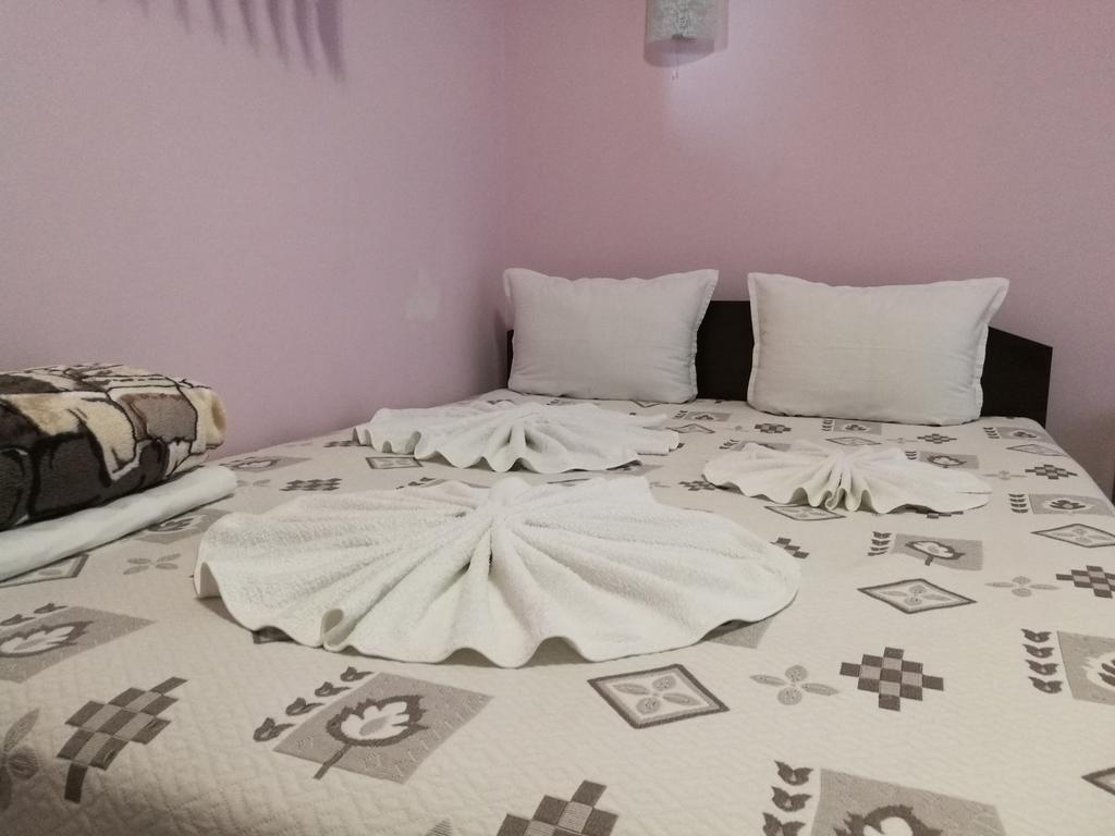 Guest House Karaulanov Elhovo  エクステリア 写真