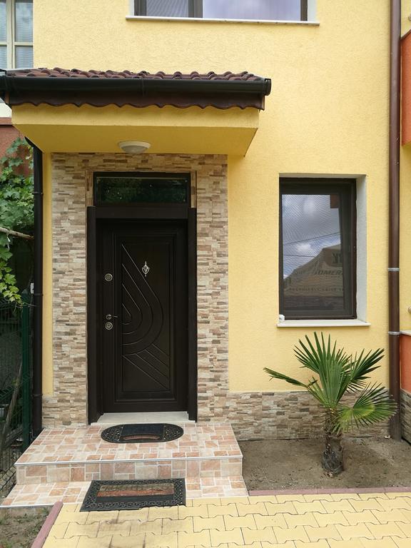 Guest House Karaulanov Elhovo  エクステリア 写真